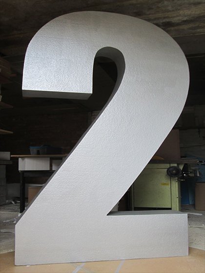 Dev Boyutta Strafor Rakam